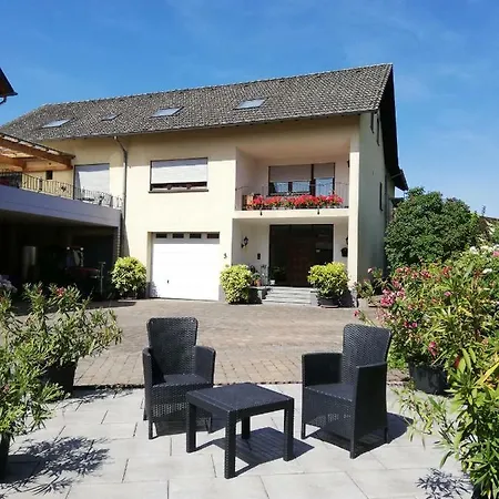 Wein-und Gästehaus Alfons Bollig Trittenheim Exterior foto